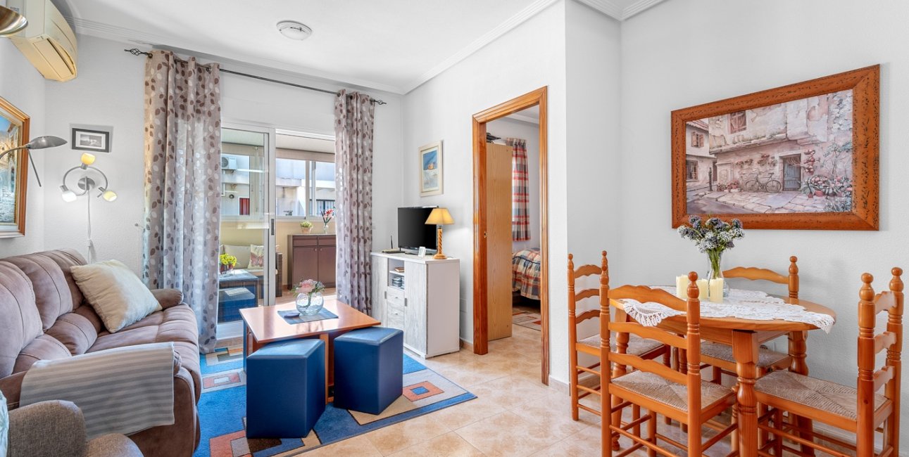 Resale - Apartment / flat -
Torrevieja - Torrevieja - Centre