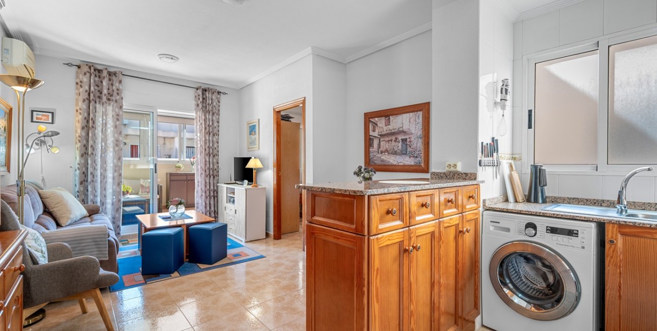 Resale - Apartment / flat -
Torrevieja - Torrevieja - Centre