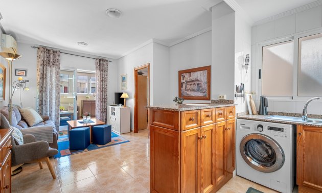 Resale - Apartment / flat -
Torrevieja - Torrevieja - Centre
