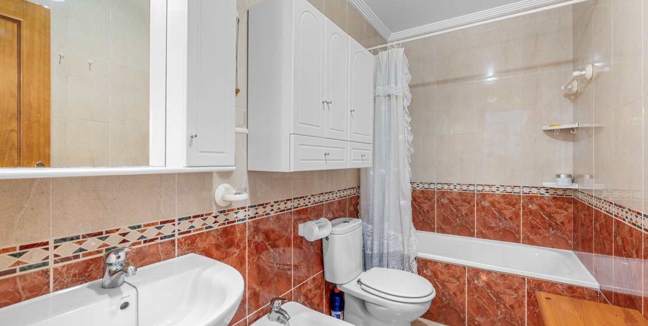 Resale - Apartment / flat -
Torrevieja - Torrevieja - Centre