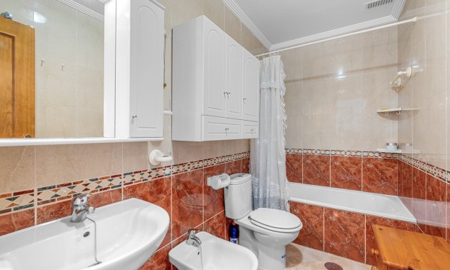 Resale - Apartment / flat -
Torrevieja - Torrevieja - Centre