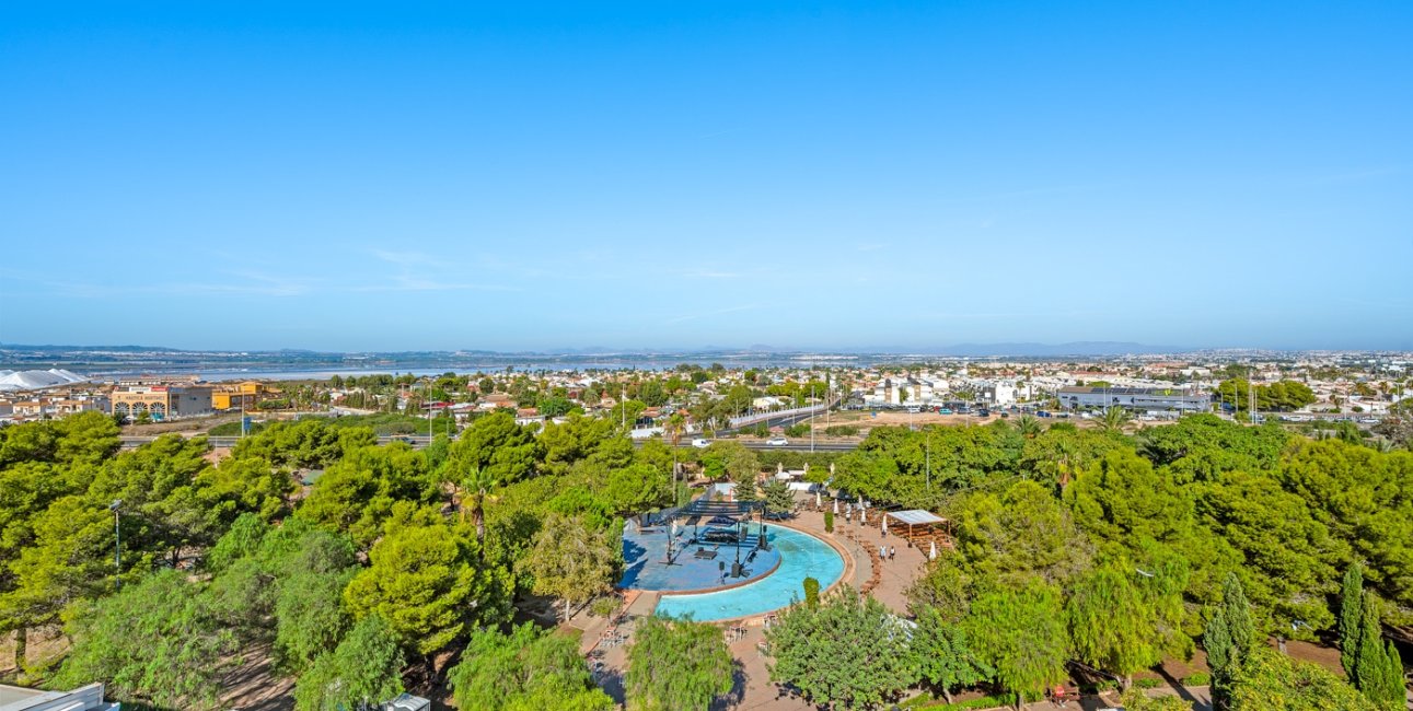 Resale - Apartment / flat -
Torrevieja - Torrevieja - Centre
