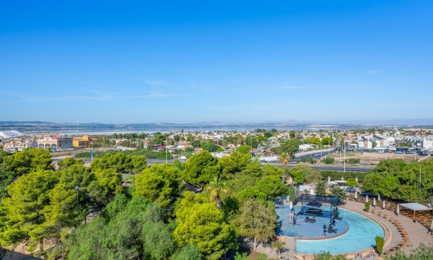 Resale - Apartment / flat -
Torrevieja - Torrevieja - Centre
