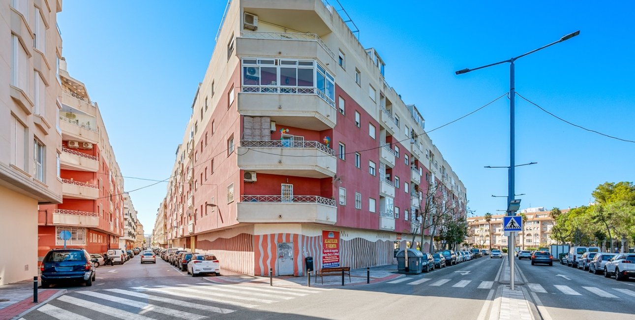 Resale - Apartment / flat -
Torrevieja - Torrevieja - Centre