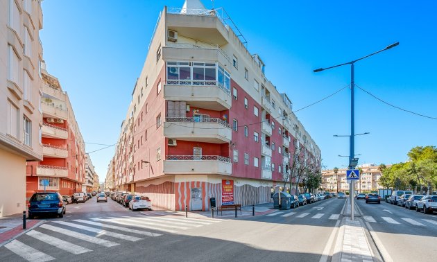 Resale - Apartment / flat -
Torrevieja - Torrevieja - Centre