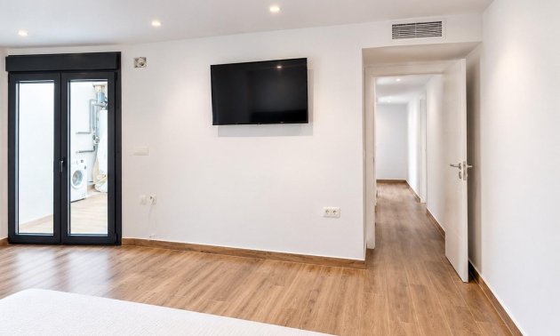 Resale - Local -
Orihuela - LA MURADA