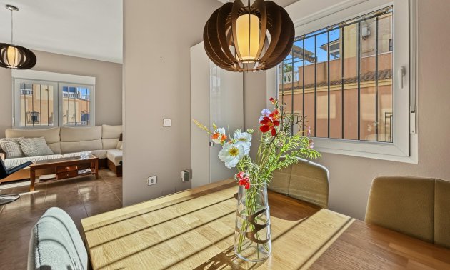 Resale - Bungalow -
Orihuela Costa - Lomas de Don Juan