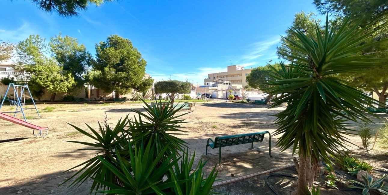 Resale - Bungalow -
Orihuela Costa - Lomas de Don Juan