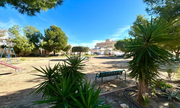 Resale - Bungalow -
Orihuela Costa - Lomas de Don Juan