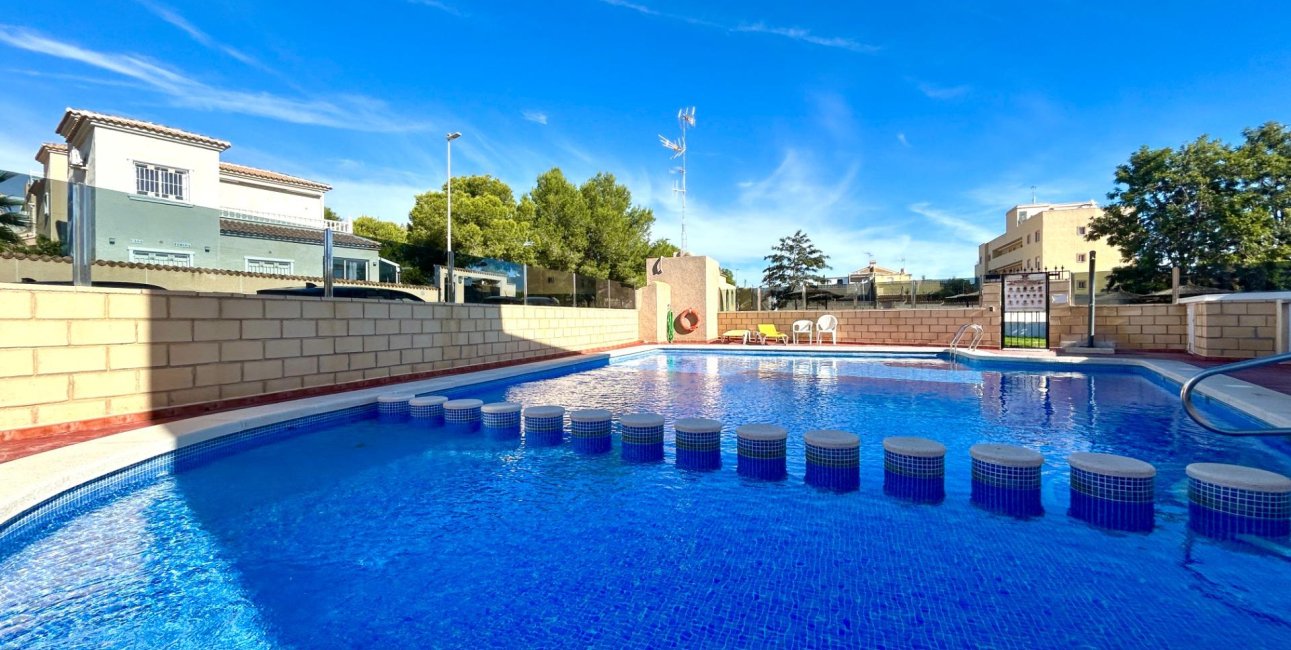 Resale - Bungalow -
Orihuela Costa - Lomas de Don Juan