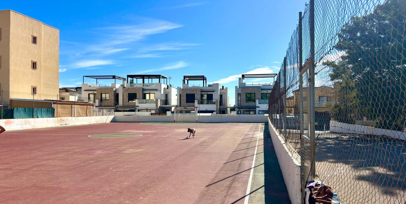 Resale - Bungalow -
Orihuela Costa - Lomas de Don Juan