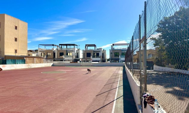 Resale - Bungalow -
Orihuela Costa - Lomas de Don Juan