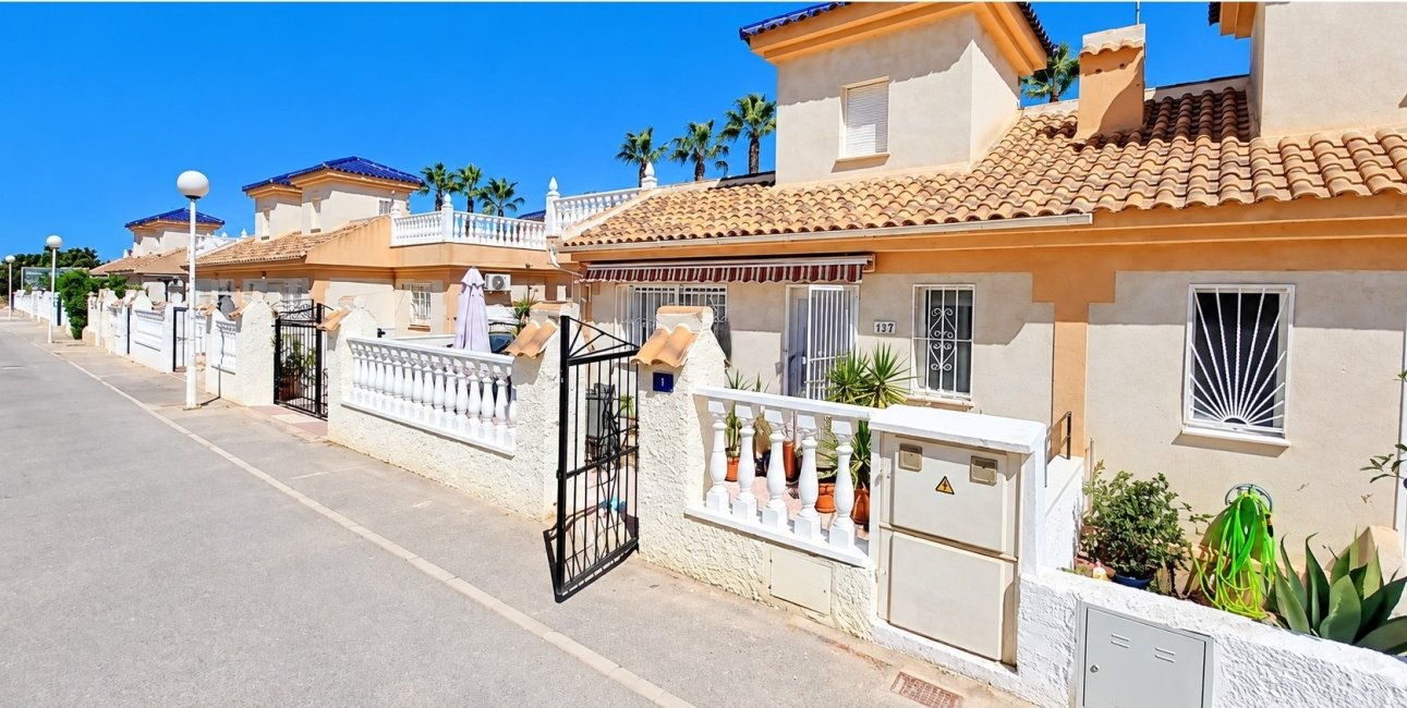 Resale - Townhouse -
Ciudad Quesada - La Marquesa