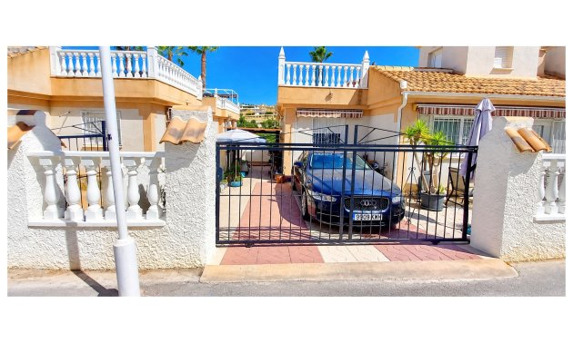 Resale - Townhouse -
Ciudad Quesada - La Marquesa