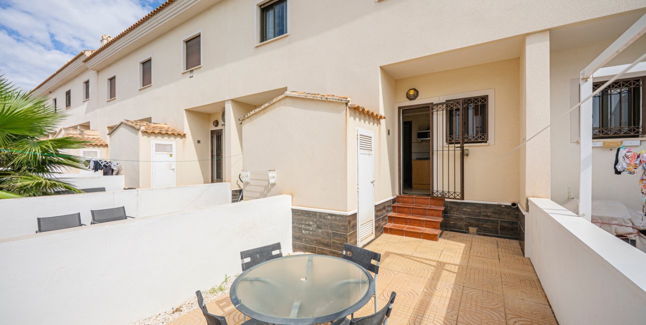 Resale - Townhouse -
Ciudad Quesada - Doña Pepa