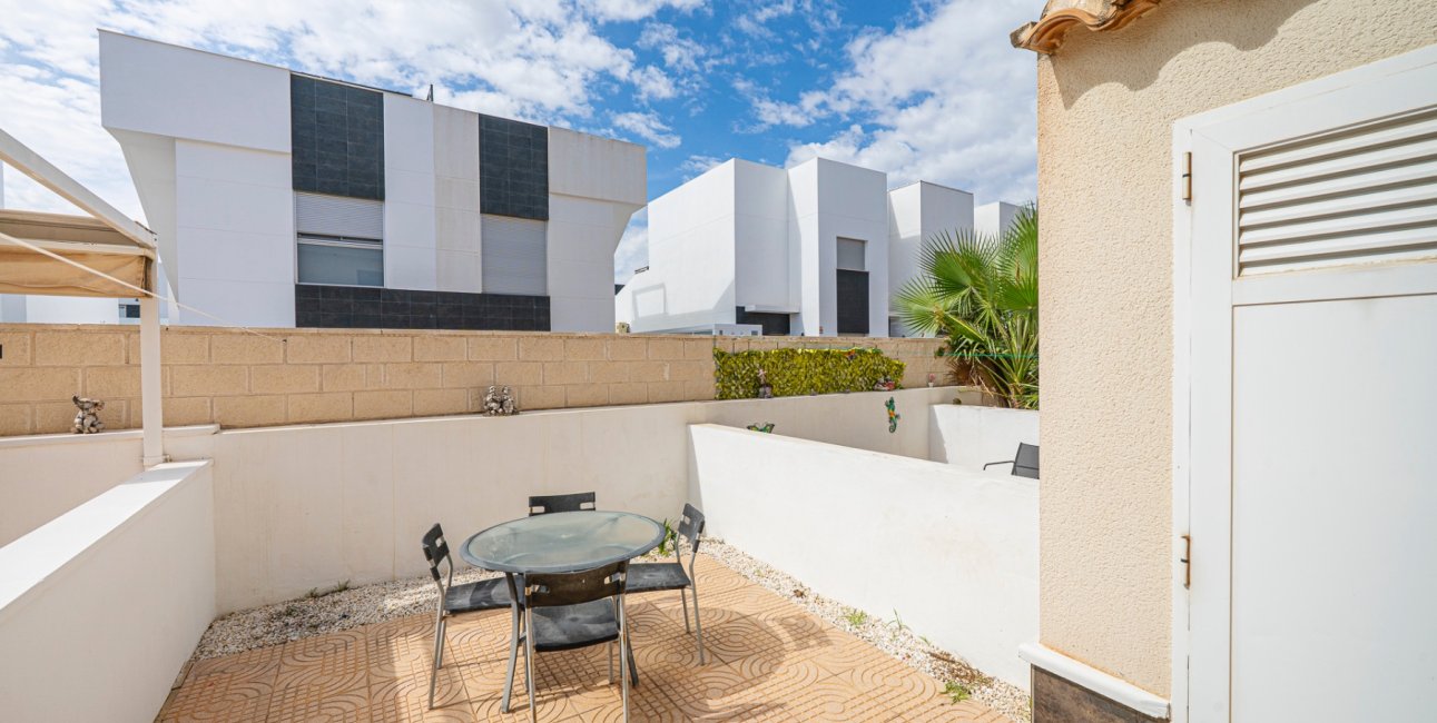 Resale - Townhouse -
Ciudad Quesada - Doña Pepa