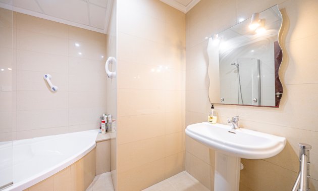 Resale - Townhouse -
Ciudad Quesada - Doña Pepa