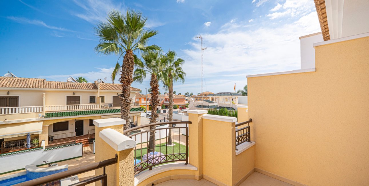 Resale - Townhouse -
Ciudad Quesada - Doña Pepa