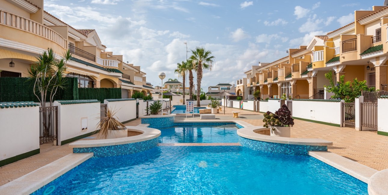 Resale - Townhouse -
Ciudad Quesada - Doña Pepa