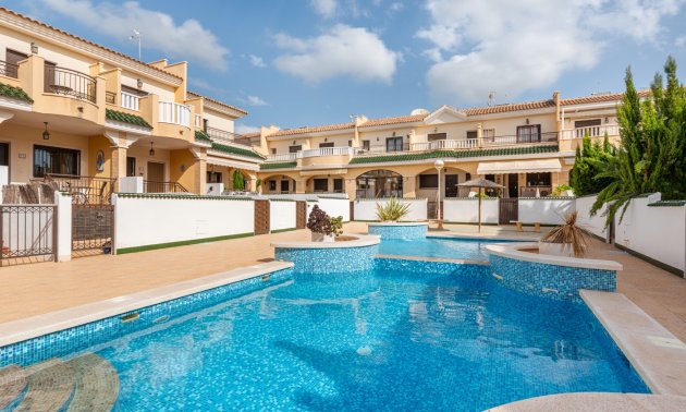 Resale - Townhouse -
Ciudad Quesada - Doña Pepa