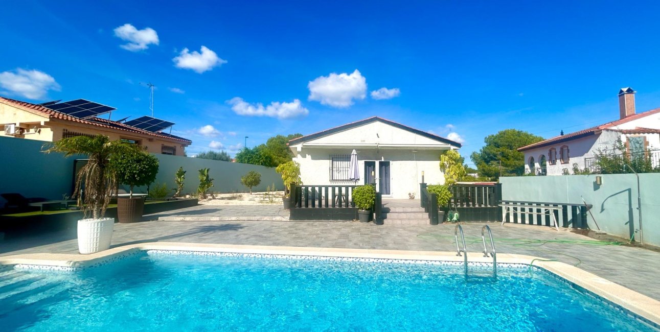 Resale - Villa -
Pilar de la Horadada - Pinar de Campoverde