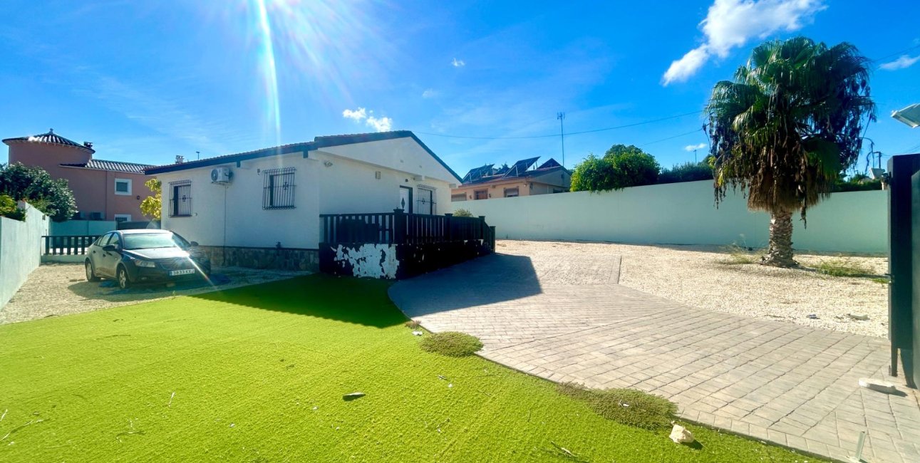 Resale - Villa -
Pilar de la Horadada - Pinar de Campoverde
