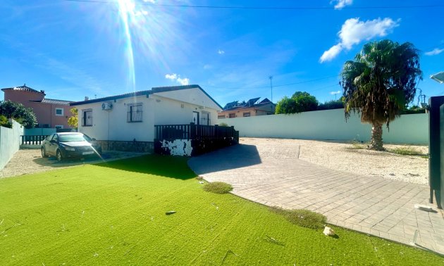 Resale - Villa -
Pilar de la Horadada - Pinar de Campoverde