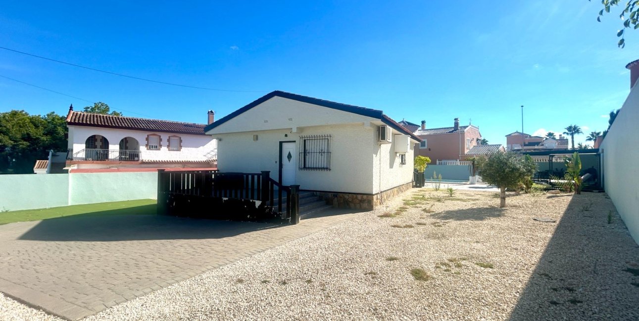 Resale - Villa -
Pilar de la Horadada - Pinar de Campoverde