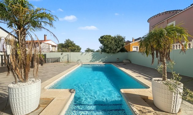 Resale - Villa -
Pilar de la Horadada - Pinar de Campoverde