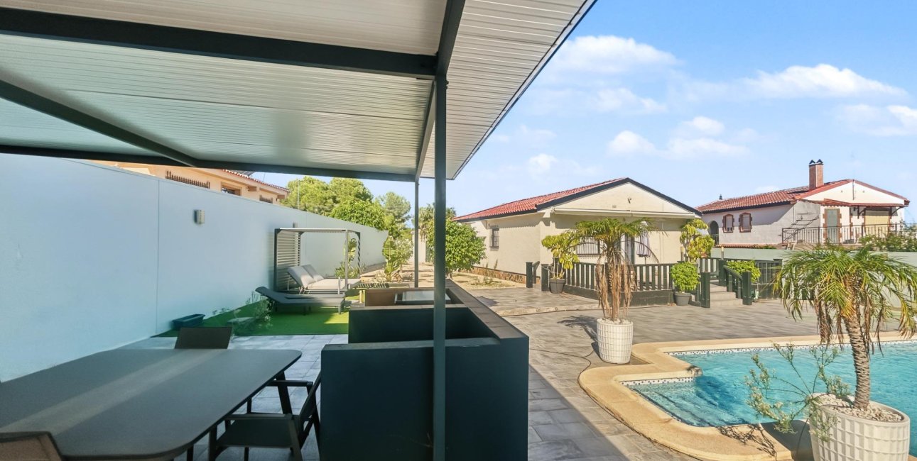Resale - Villa -
Pilar de la Horadada - Pinar de Campoverde