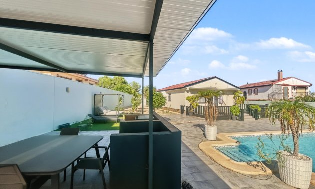 Resale - Villa -
Pilar de la Horadada - Pinar de Campoverde