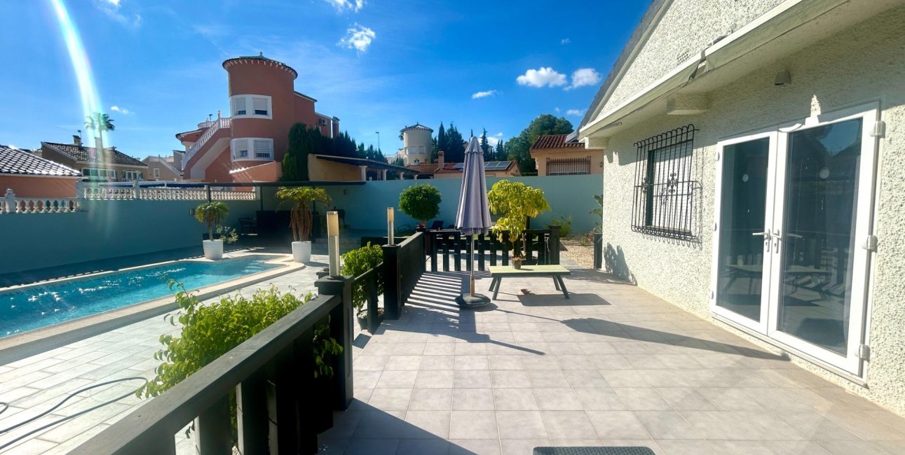 Resale - Villa -
Pilar de la Horadada - Pinar de Campoverde
