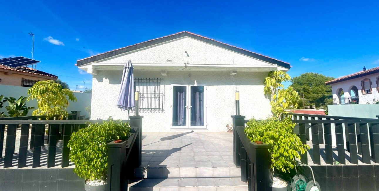 Resale - Villa -
Pilar de la Horadada - Pinar de Campoverde