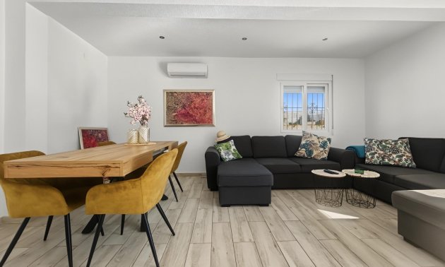 Resale - Villa -
Pilar de la Horadada - Pinar de Campoverde