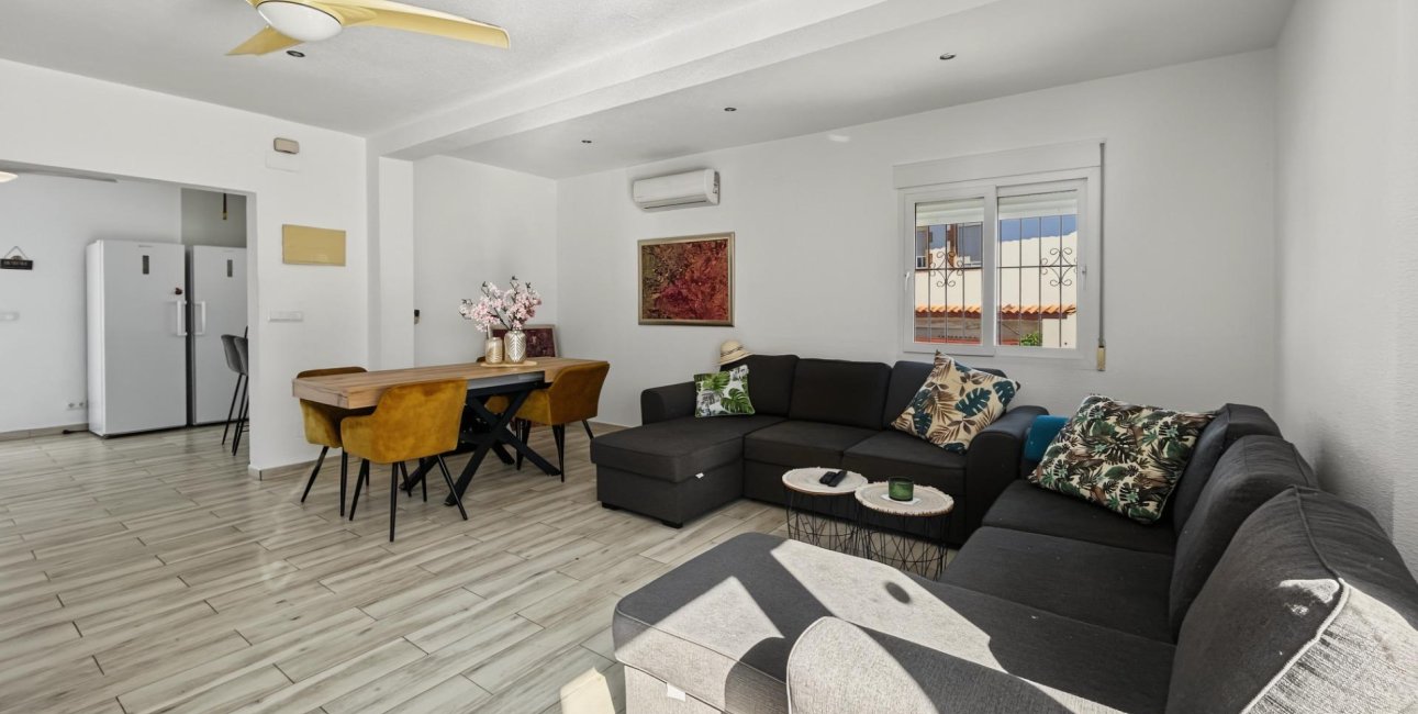 Resale - Villa -
Pilar de la Horadada - Pinar de Campoverde