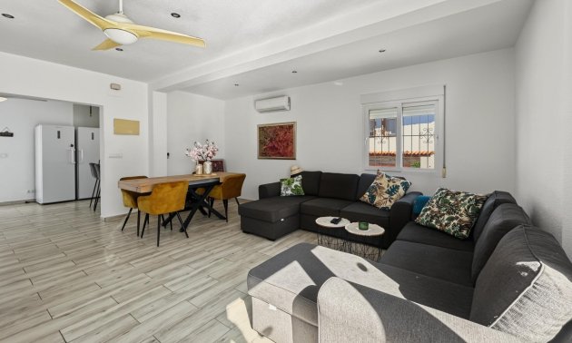 Resale - Villa -
Pilar de la Horadada - Pinar de Campoverde