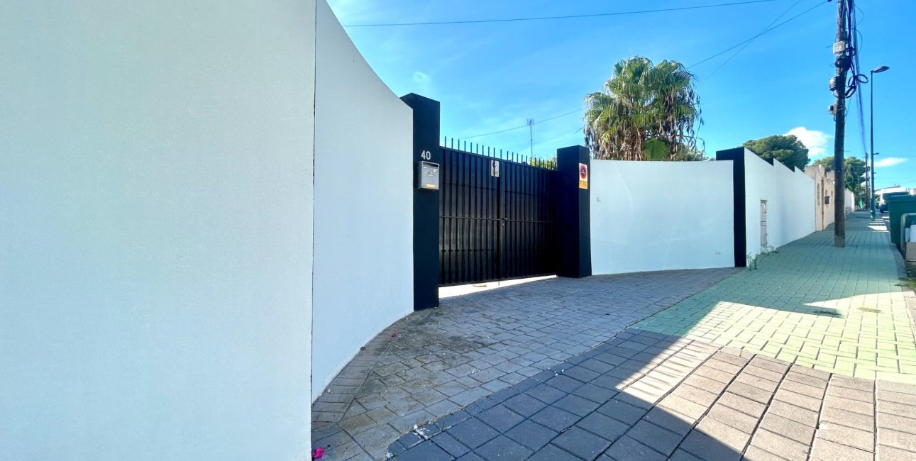 Resale - Villa -
Pilar de la Horadada - Pinar de Campoverde