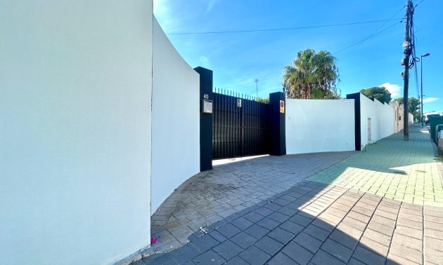 Resale - Villa -
Pilar de la Horadada - Pinar de Campoverde