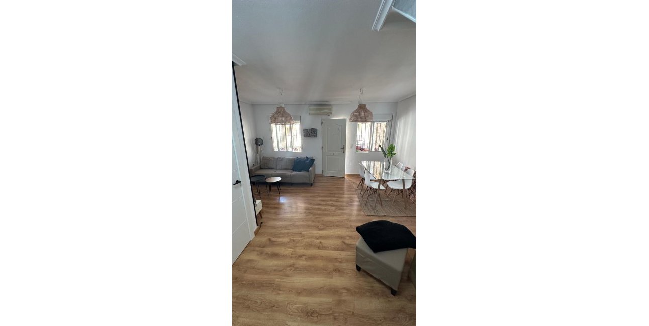 Resale - Villa -
Torrevieja - Playa Flamenca