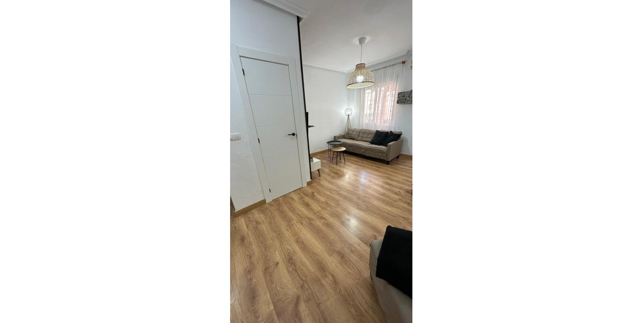 Resale - Villa -
Torrevieja - Playa Flamenca