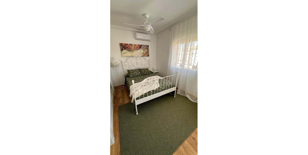 Resale - Villa -
Torrevieja - Playa Flamenca