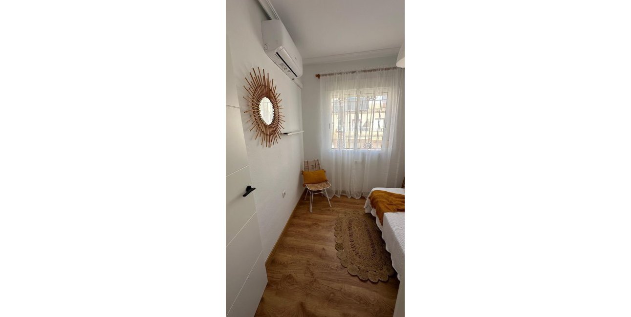 Resale - Villa -
Torrevieja - Playa Flamenca