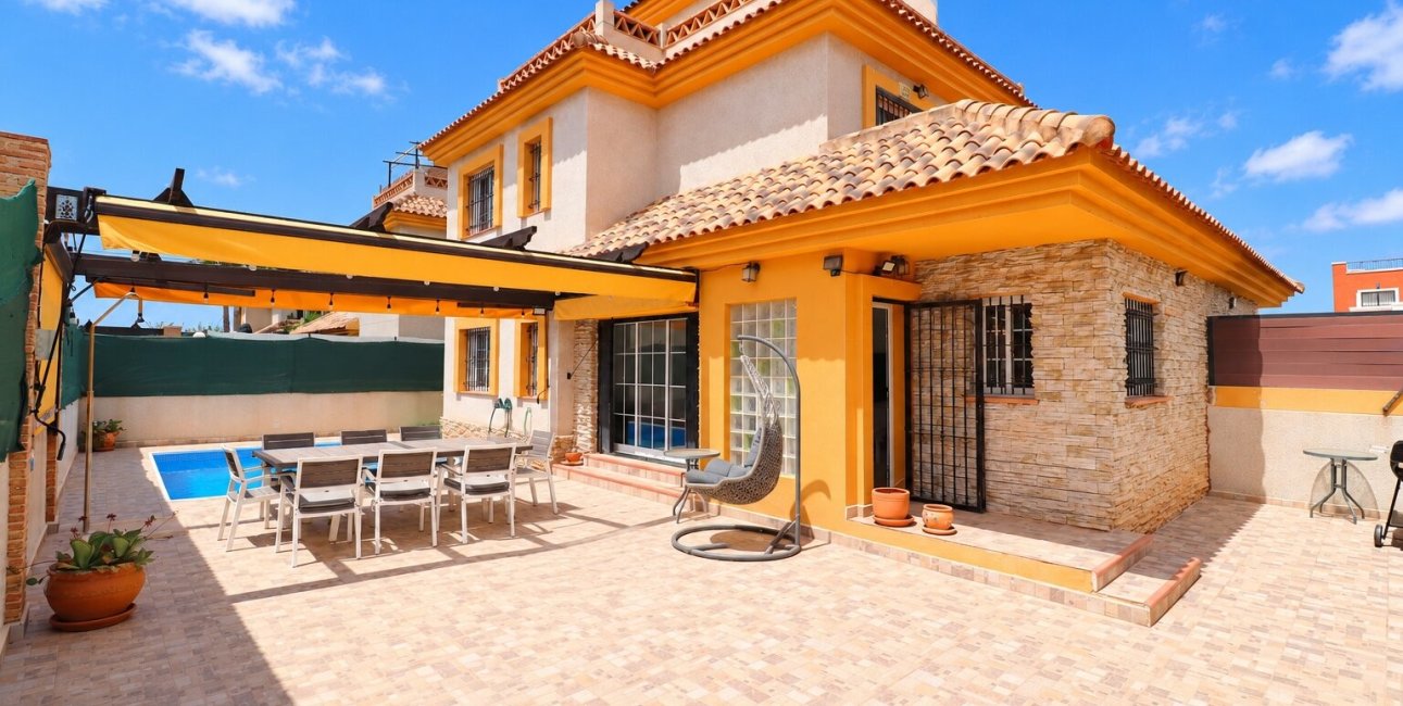 Resale - Townhouse -
Los Montesinos - La Herrada