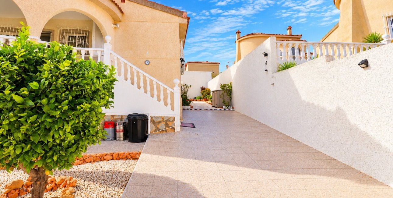 Resale - Villa -
Ciudad Quesada - La Marquesa