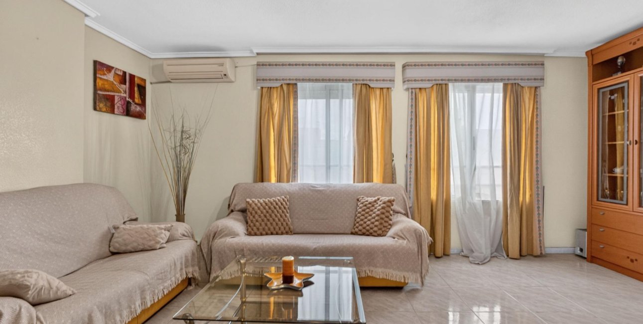 Resale - Apartment / flat -
Torrevieja - Torrevieja - Centre