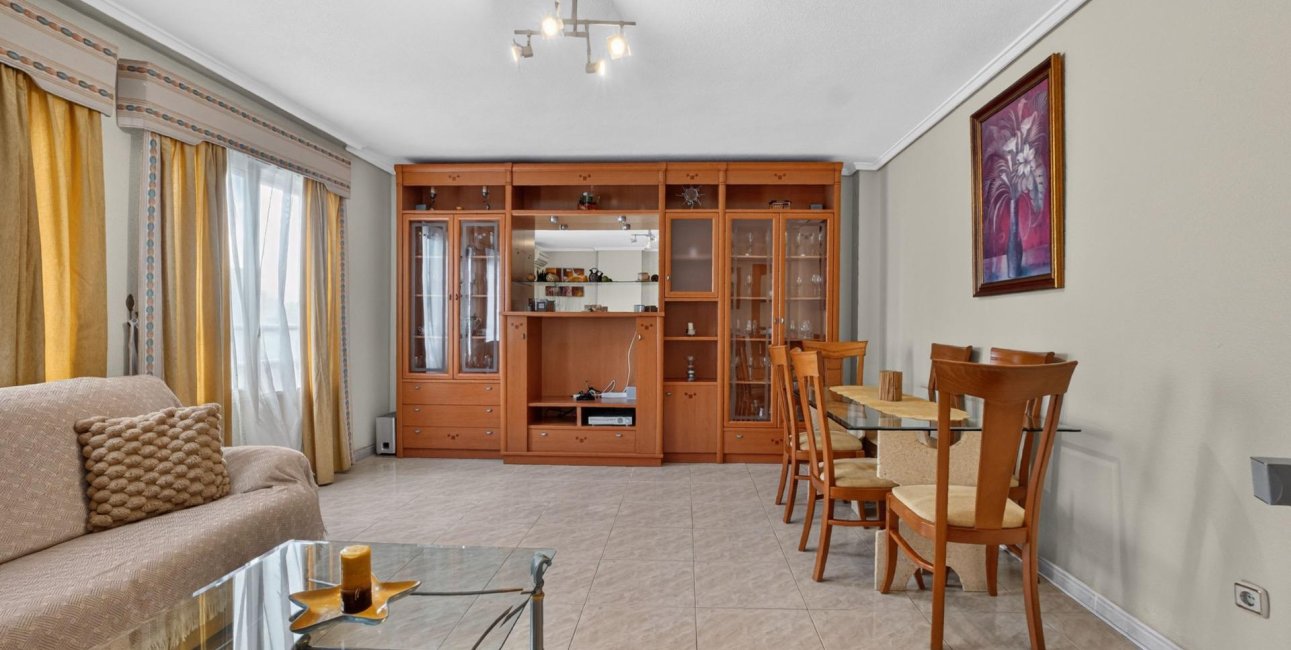 Resale - Apartment / flat -
Torrevieja - Torrevieja - Centre