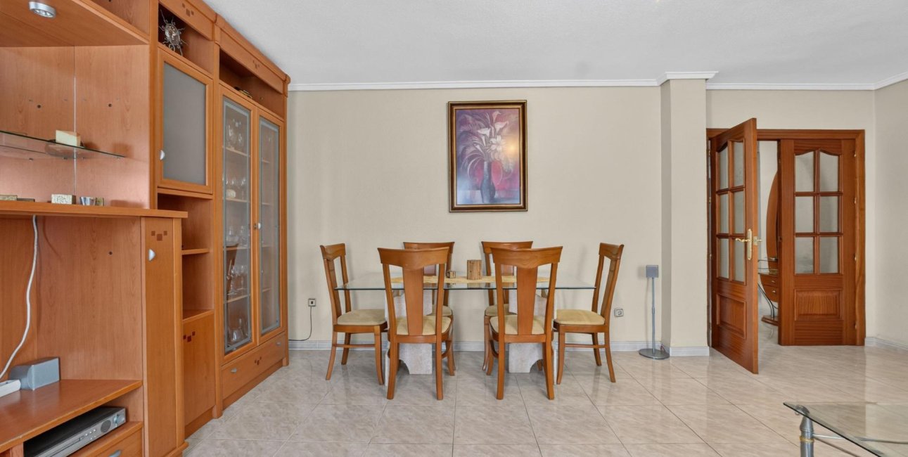 Resale - Apartment / flat -
Torrevieja - Torrevieja - Centre