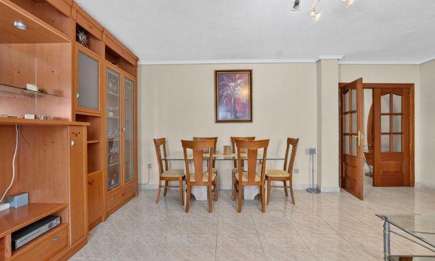 Resale - Apartment / flat -
Torrevieja - Torrevieja - Centre