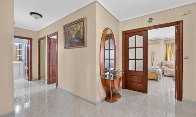 Resale - Apartment / flat -
Torrevieja - Torrevieja - Centre