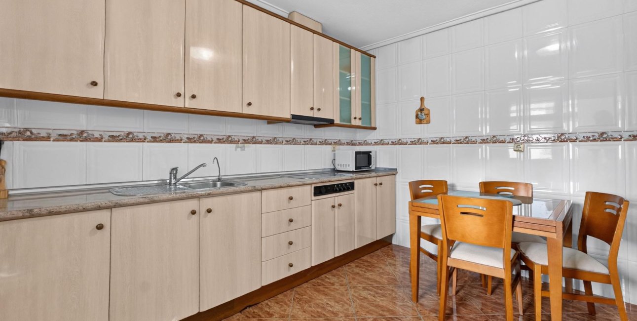 Resale - Apartment / flat -
Torrevieja - Torrevieja - Centre